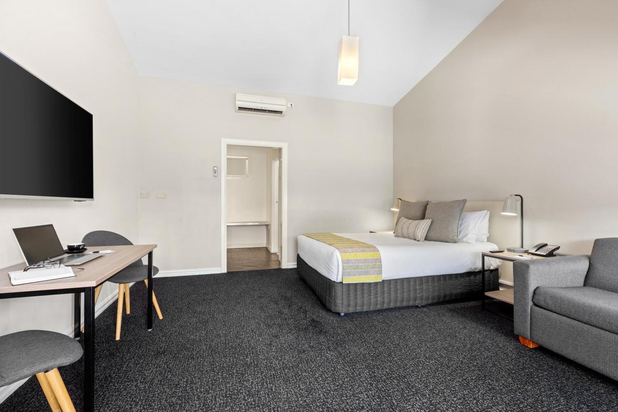 Deluxe Suite